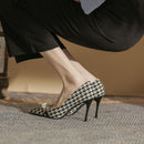 Lille Scarpin Feminino Salto Alto Bico Fino Quadriculado com Pérolas